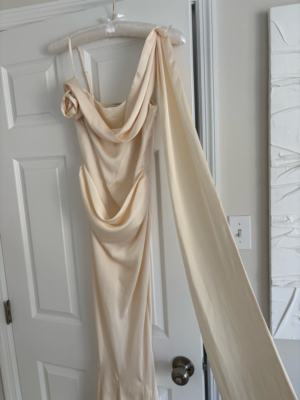 Leau Elegant Cream Satin Dress - Picture 4 of 11